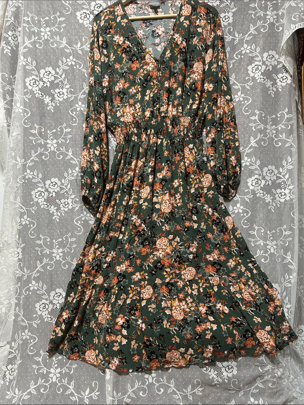 BERKLEY JENSEN Floral V-Neck Long Sleeve Dress .